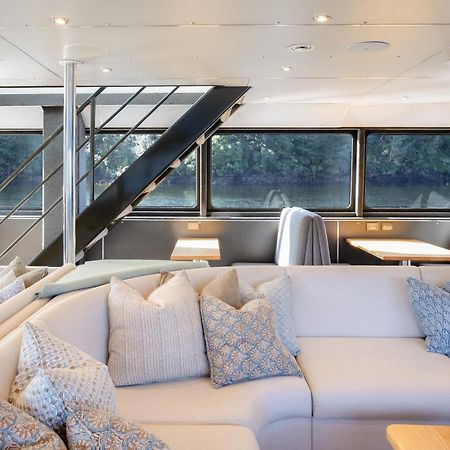 Milford Sound Overnight Cruise - Fiordland Discovery ภายนอก รูปภาพ