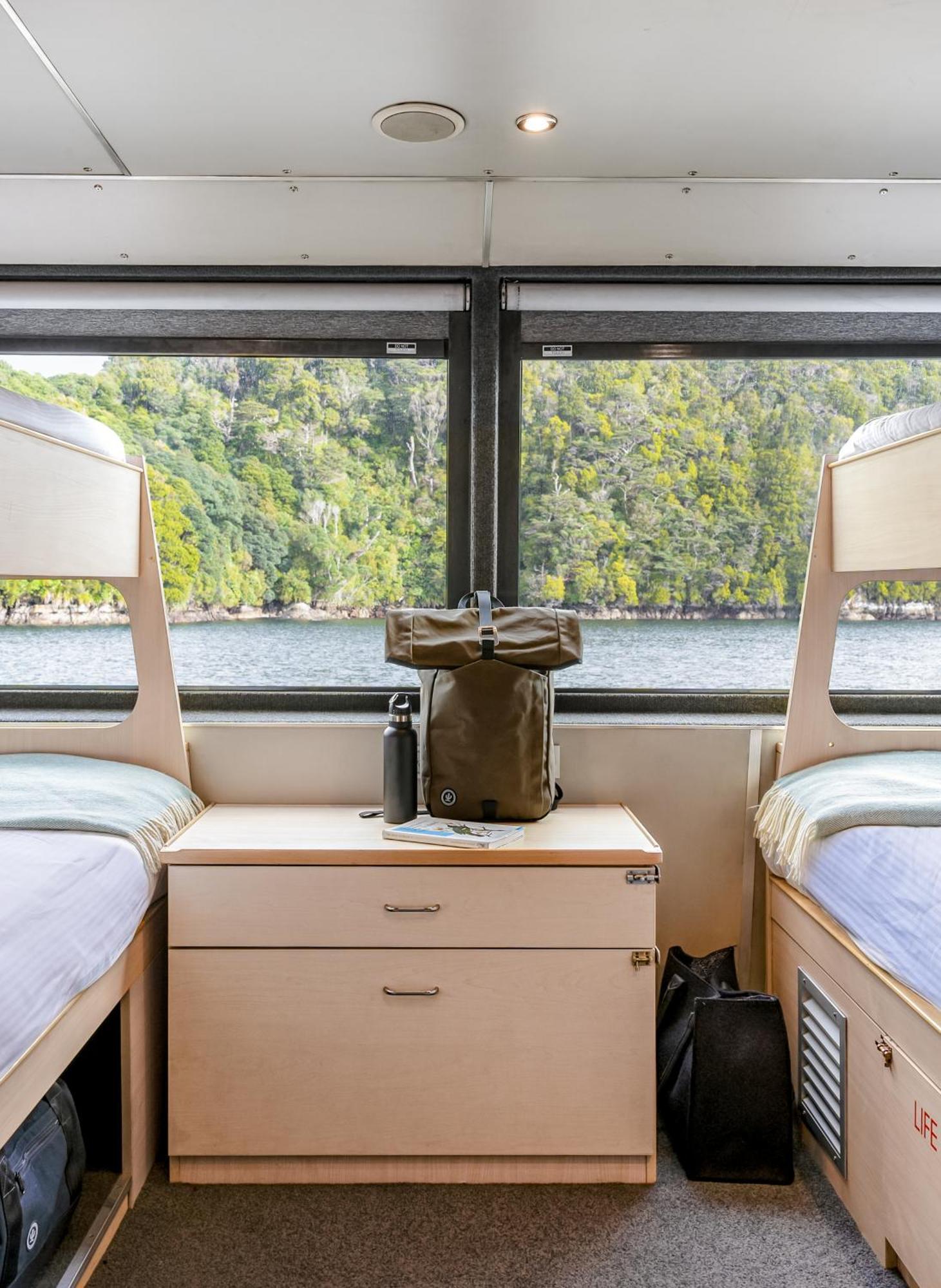 Milford Sound Overnight Cruise - Fiordland Discovery ภายนอก รูปภาพ