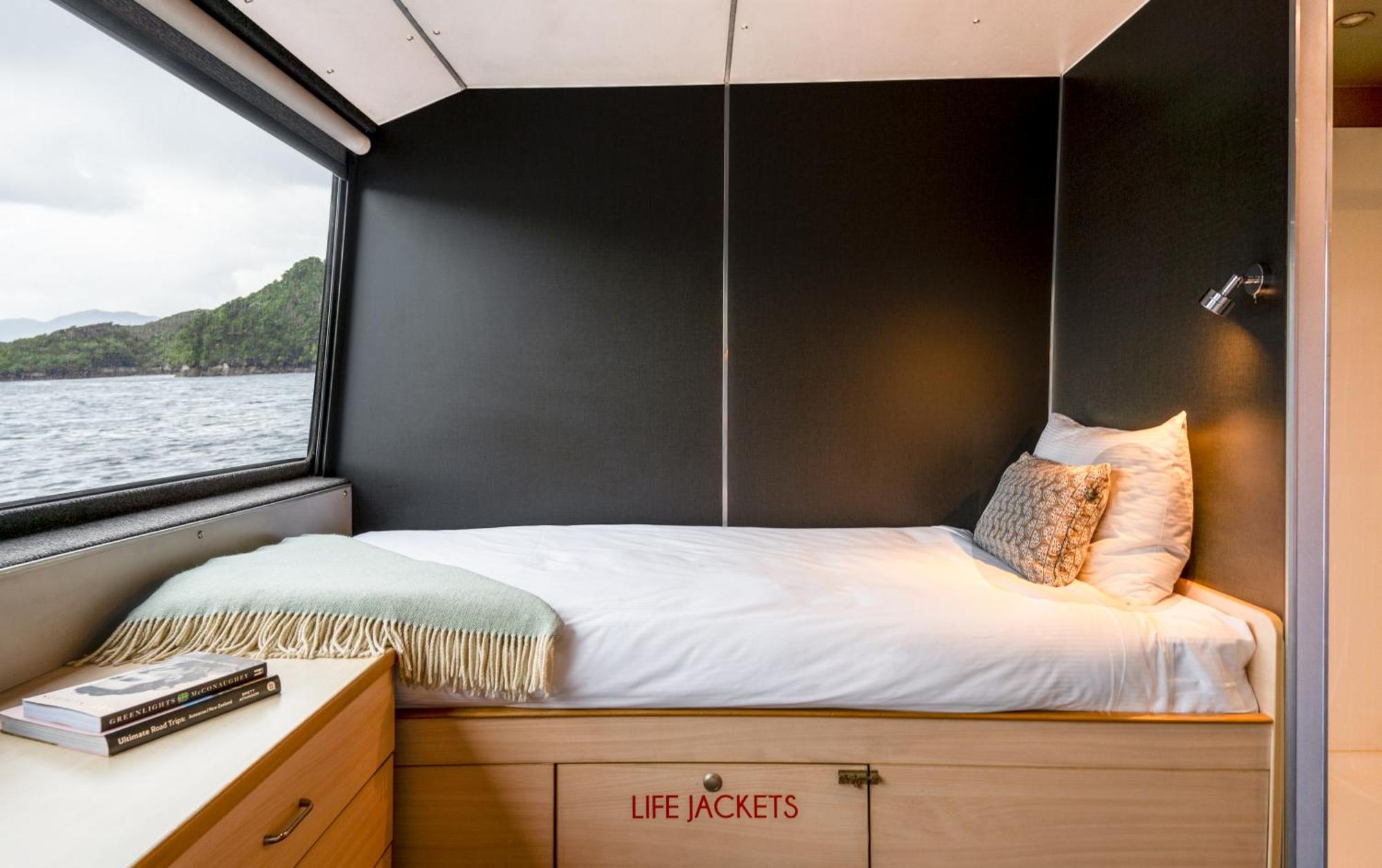 Milford Sound Overnight Cruise - Fiordland Discovery ภายนอก รูปภาพ