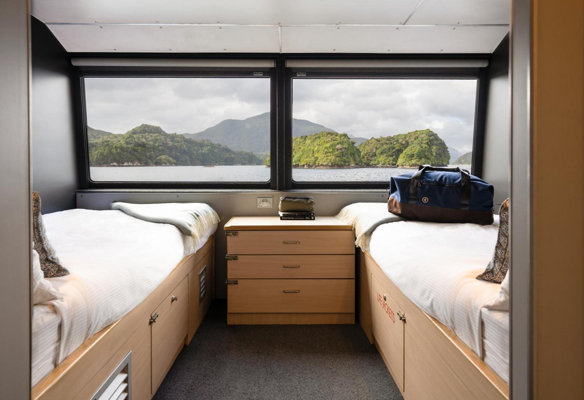 Milford Sound Overnight Cruise - Fiordland Discovery ภายนอก รูปภาพ
