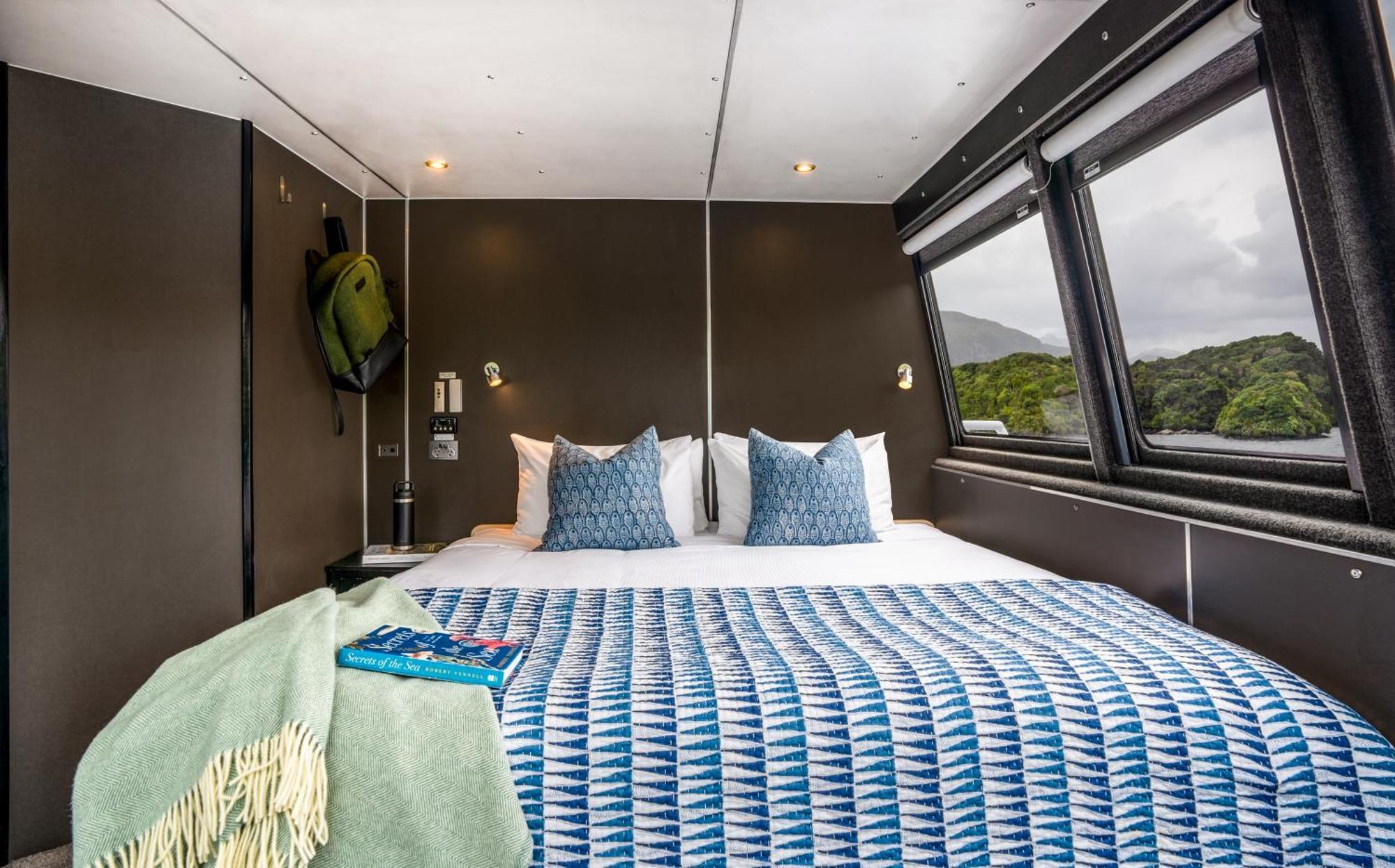 Milford Sound Overnight Cruise - Fiordland Discovery ภายนอก รูปภาพ