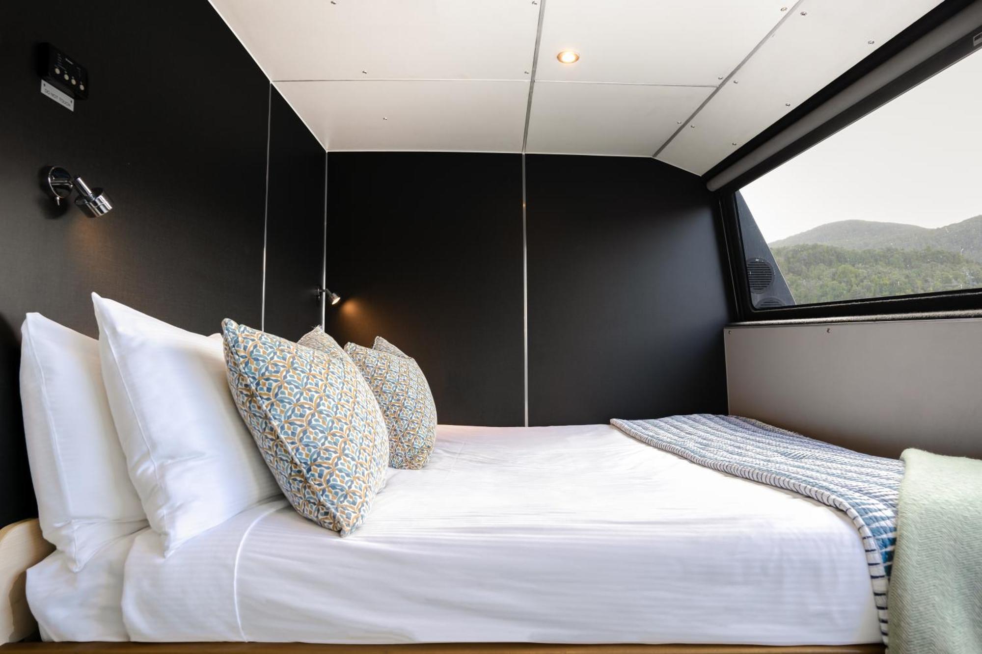 Milford Sound Overnight Cruise - Fiordland Discovery ภายนอก รูปภาพ