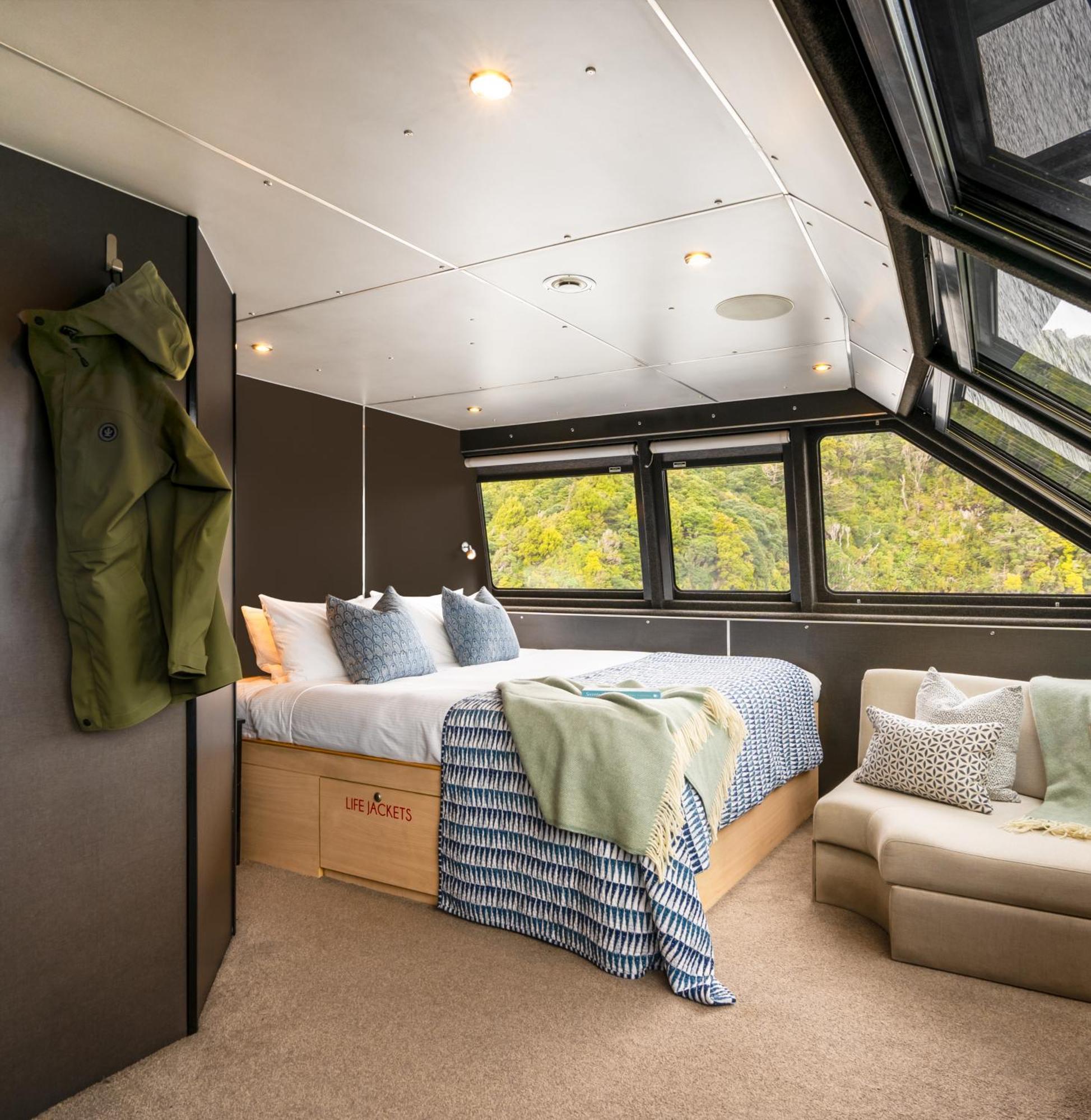 Milford Sound Overnight Cruise - Fiordland Discovery ภายนอก รูปภาพ