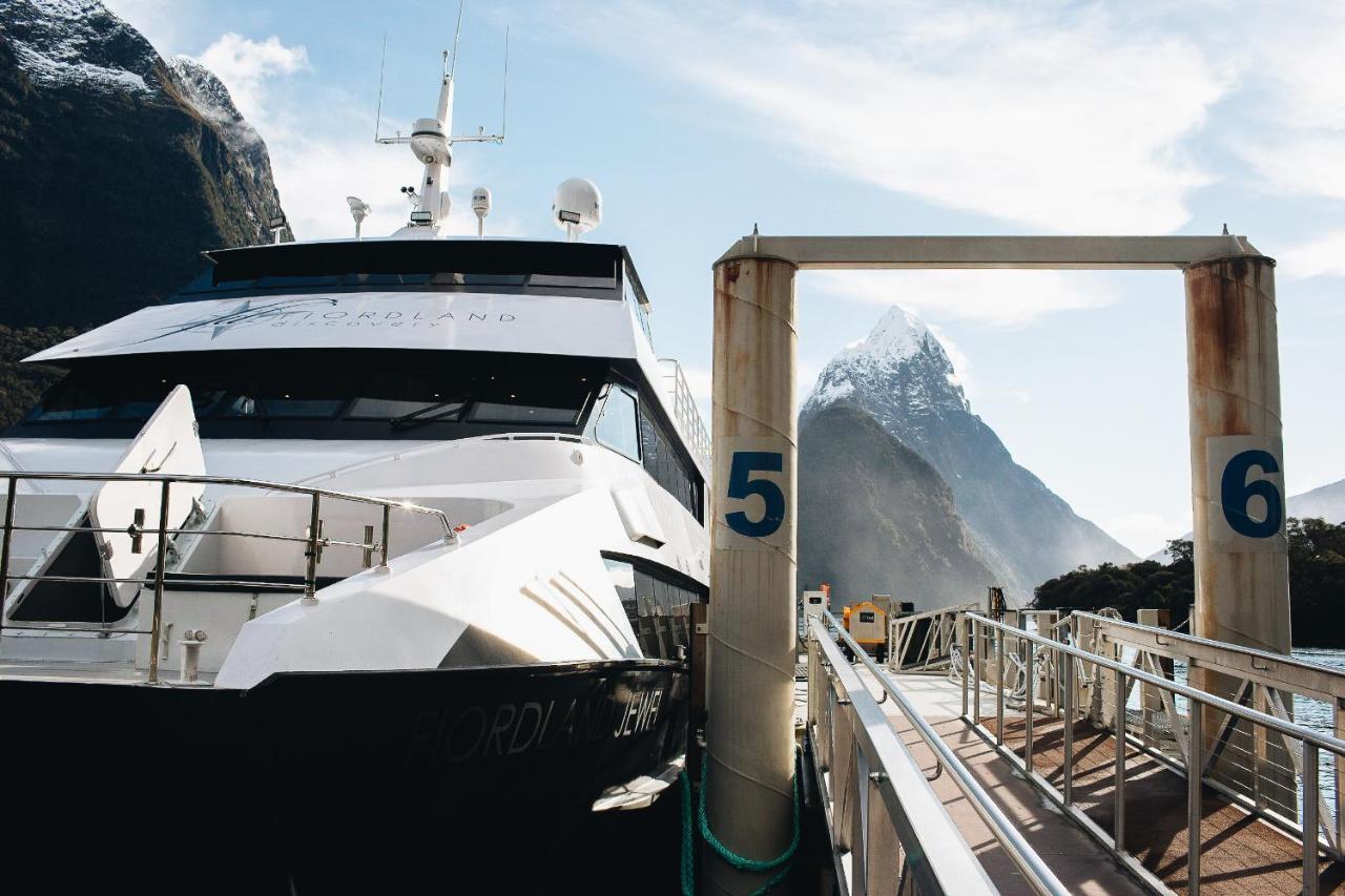 Milford Sound Overnight Cruise - Fiordland Discovery ภายนอก รูปภาพ