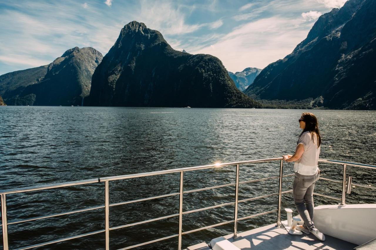 Milford Sound Overnight Cruise - Fiordland Discovery ภายนอก รูปภาพ